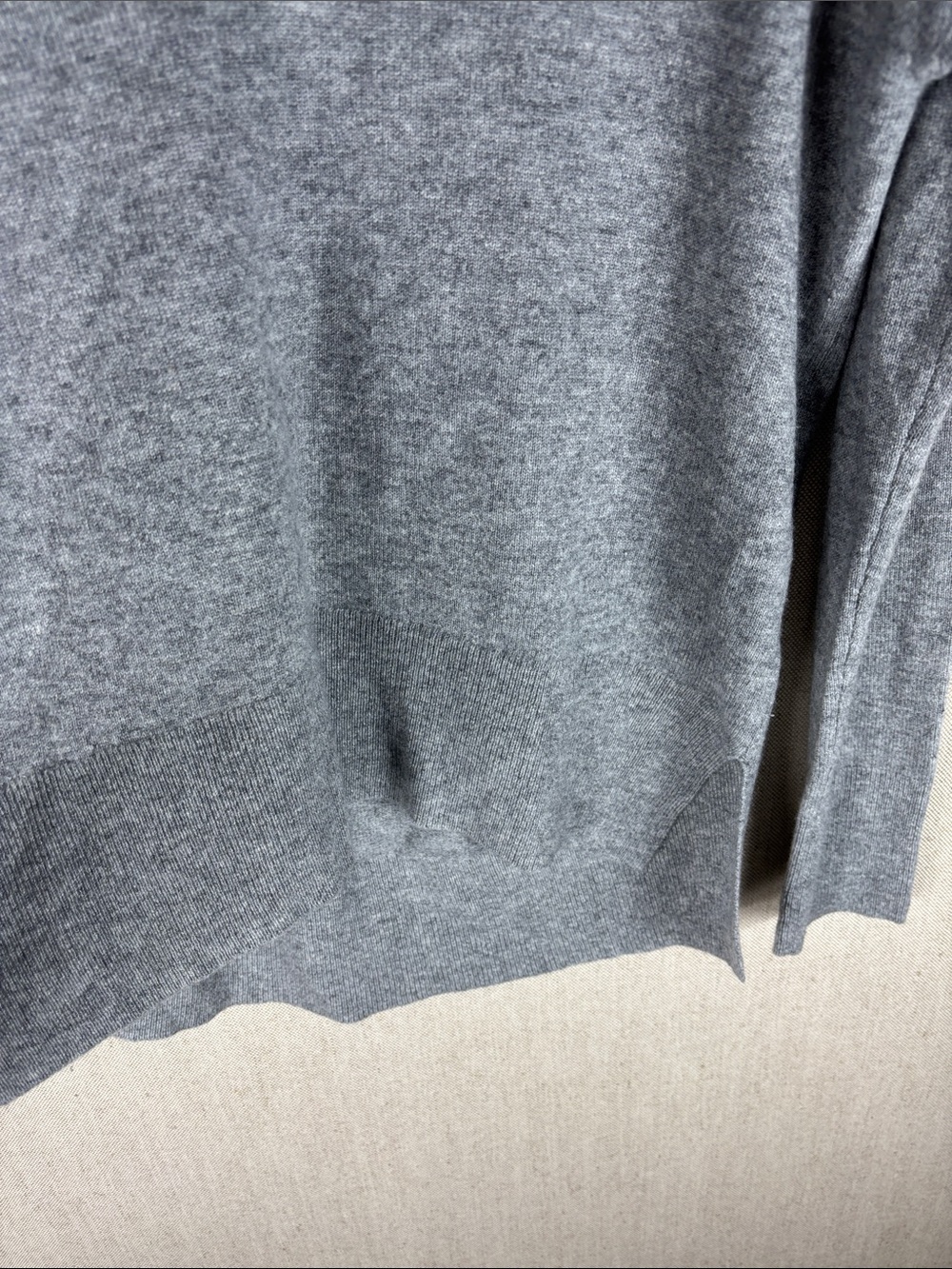 Theory > Cashmere V-Neck Sweater Heather Gray Small - Picture 6 of 8